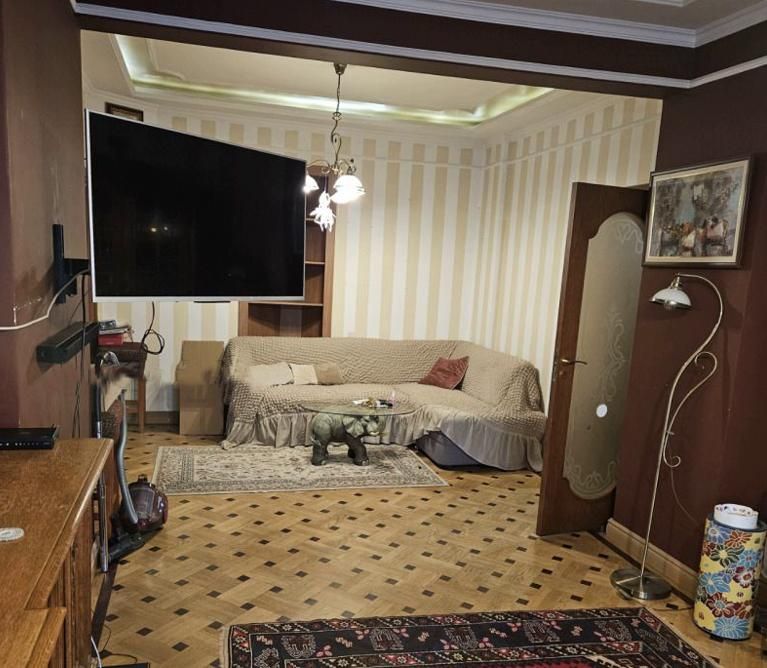 Дава се под наем Тристаен апартамент в София, Център - 100 кв.м за 1000 € - Снимка #2