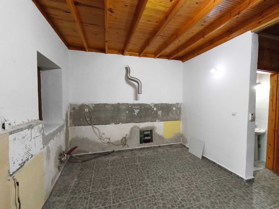 Продава къща с РЗП 154 м2 и двор 127 м2 в Стара Врасна, Гърция