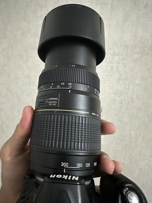 Nikon D3100 + Obiectiv Tamron 70-300mm Macro
