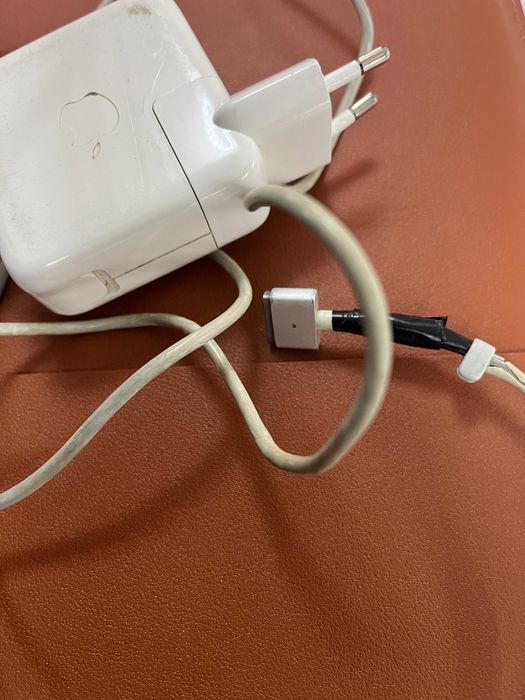 MacBook Air 13" Mid 2013-i5-8 GB RAM-128 GB SSD - много добра батерия