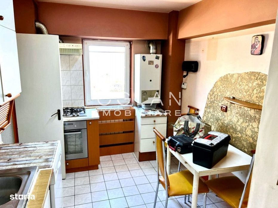 Apartament 4 camere, Etaj 3, Central, zona Garii