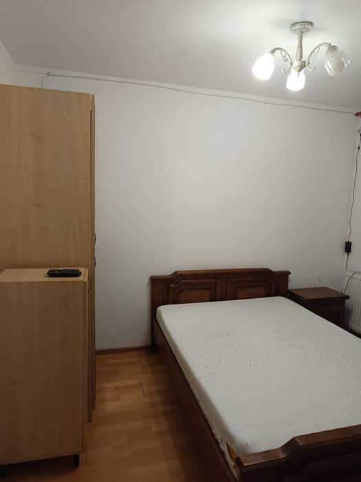 Inchiriez apartament 2 camere la parter zona garii marghita