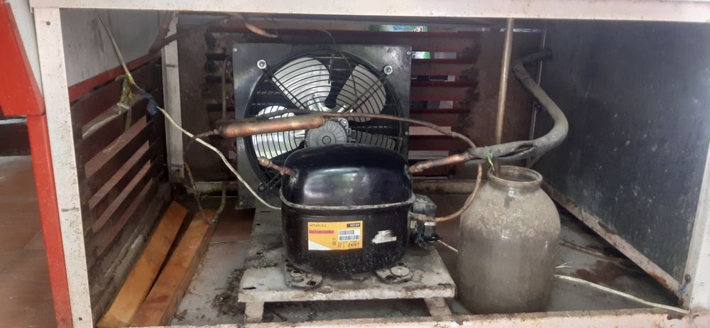 Продетса витриний холодилник