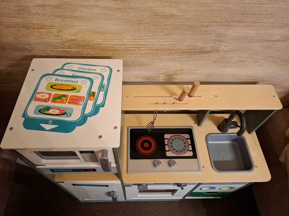 Детска дървена кухня Hape
