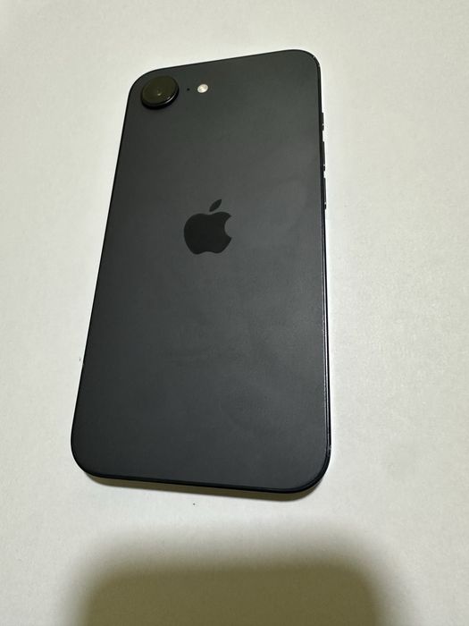 iPhone 16e akkumlyator 100%