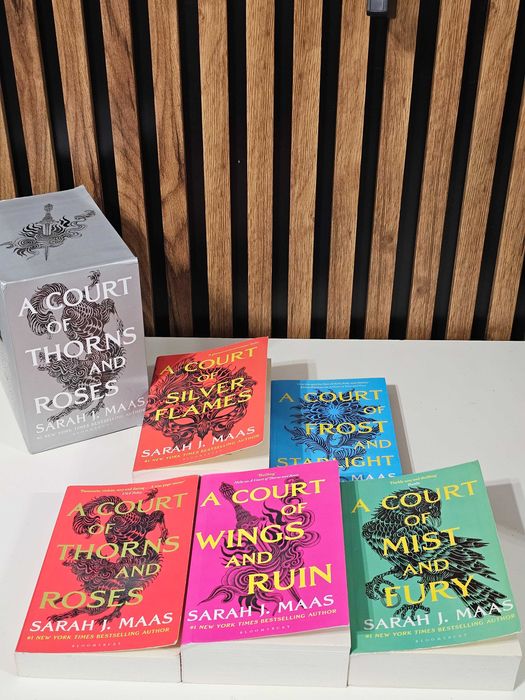 Acotar  5 carti set complet  in engleza A Court of Thorns and Roses