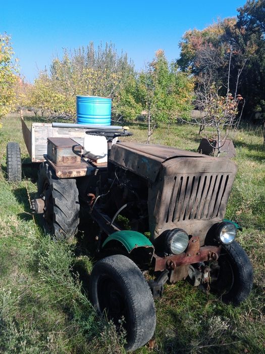Продам самодельный мини трактор с плугом компрессором .