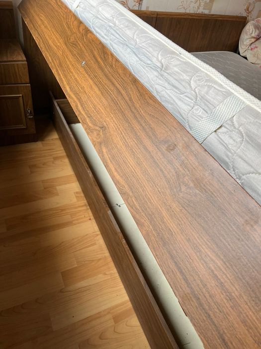 Продам б/у кровать и б/у матрас,2 шт