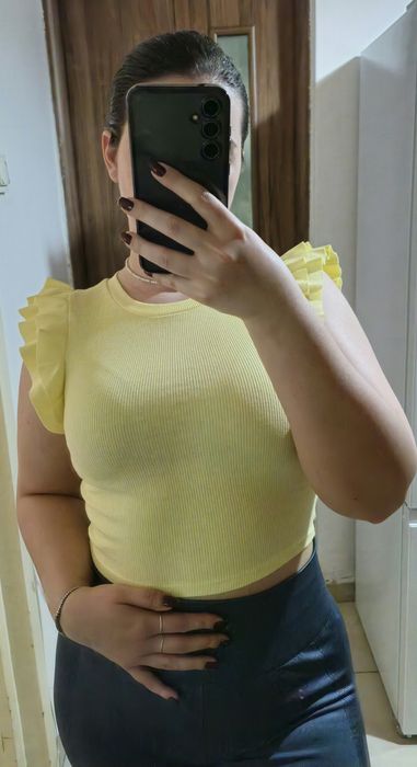 Top cu volănașe  Zara