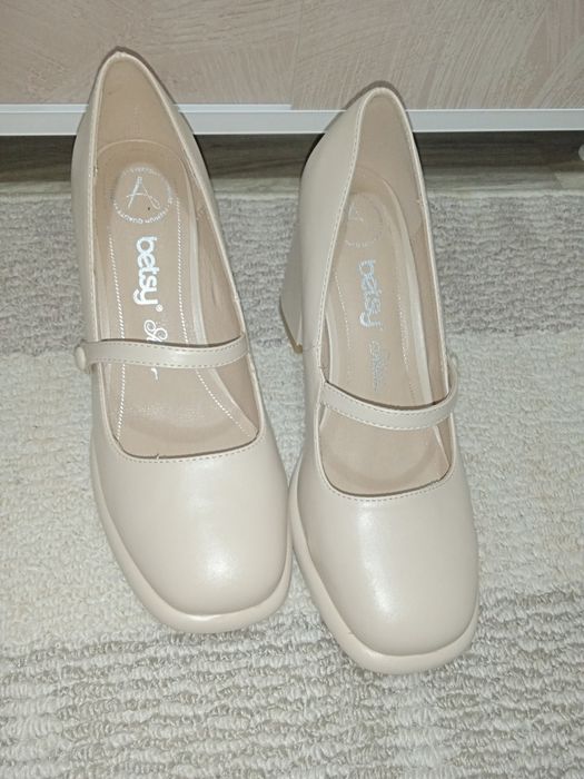 продам туфли новые