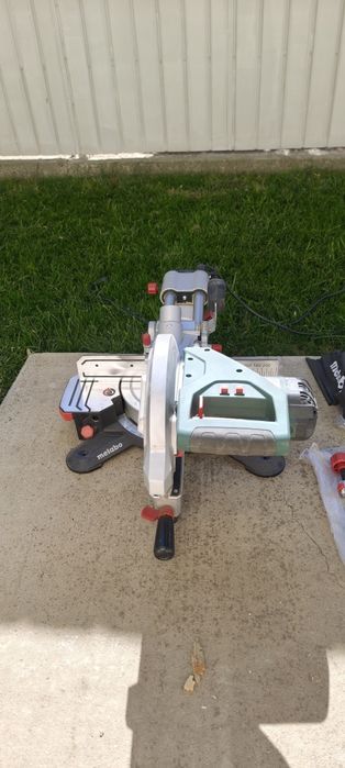 Circular unghiular METABO.