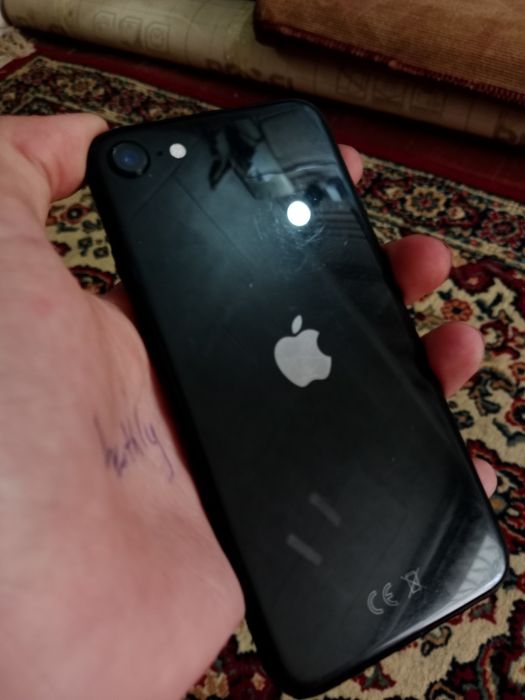 продам айфон се2020