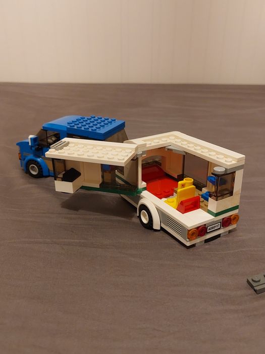 Lego City Furgoneta si Rulota 60117