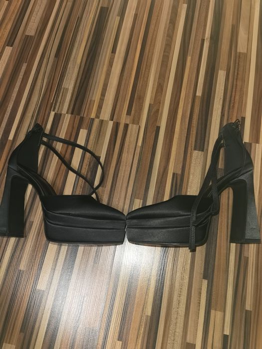 Vand Pantofi cu toc elegant nr 37