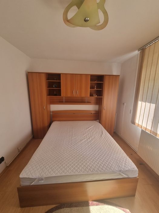 Închiriez apartament