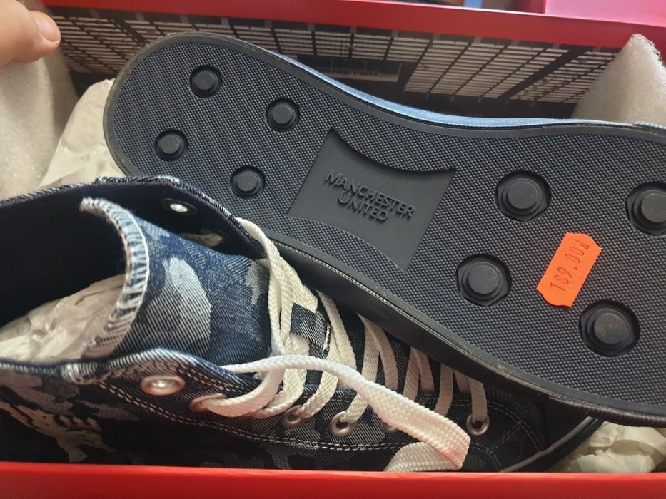 Кецове  Convers с лого Manchester  united