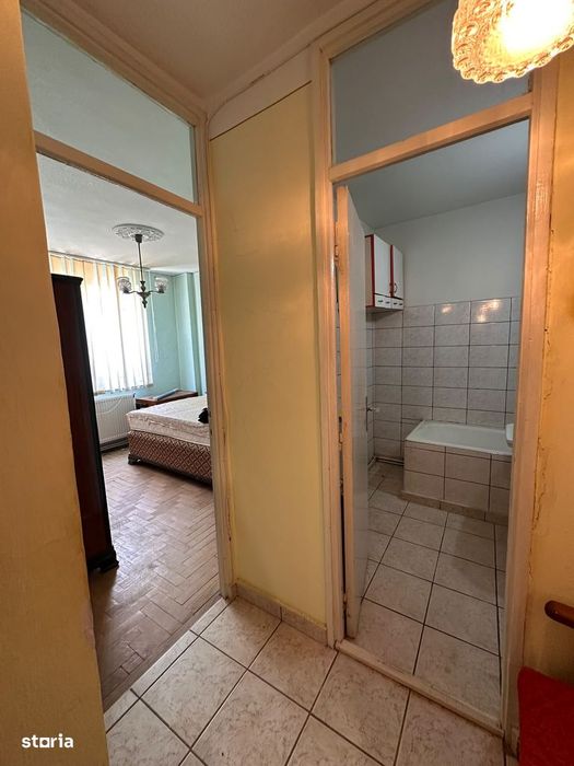 De vanzare apartament 4 camere,2 bai,2balcoane,etj1,zona ultracentrala