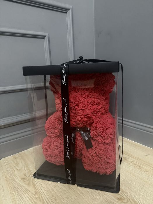 Мишка из искуственных роз - подарок девушке