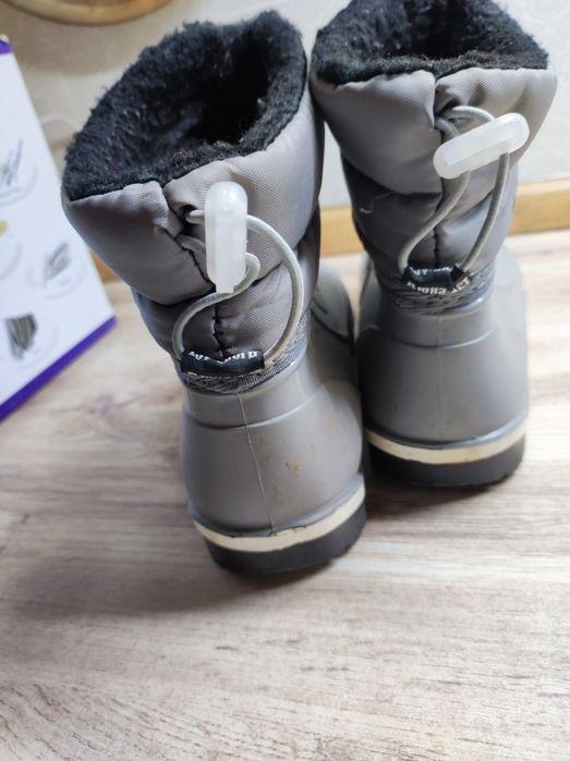 2000тг Резиновые ботинки сапожки с утеплителем