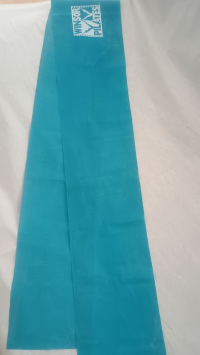 Fitness Pilates cu banda de modelare.