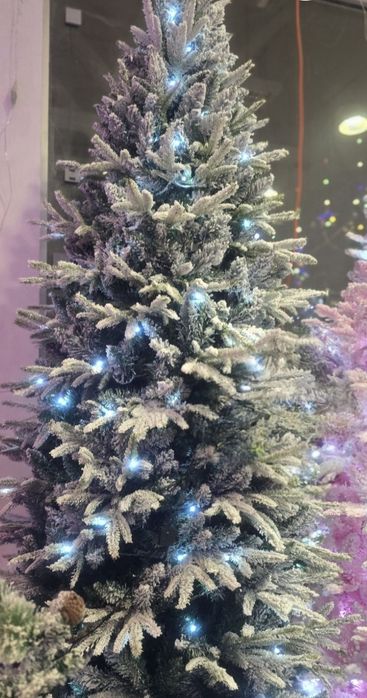 Коледна елха с вградени лампички по връхчетата-размери