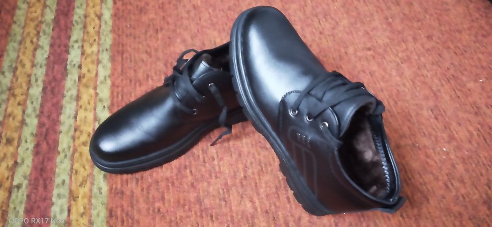 Срочно. Продам  ботинки