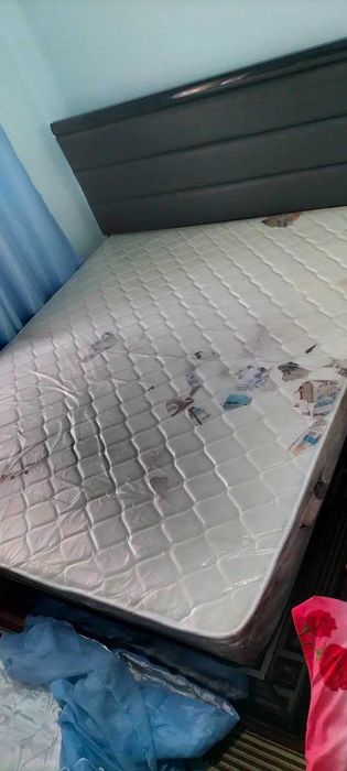 Spalni tumpuchkasi bilan sotiladi