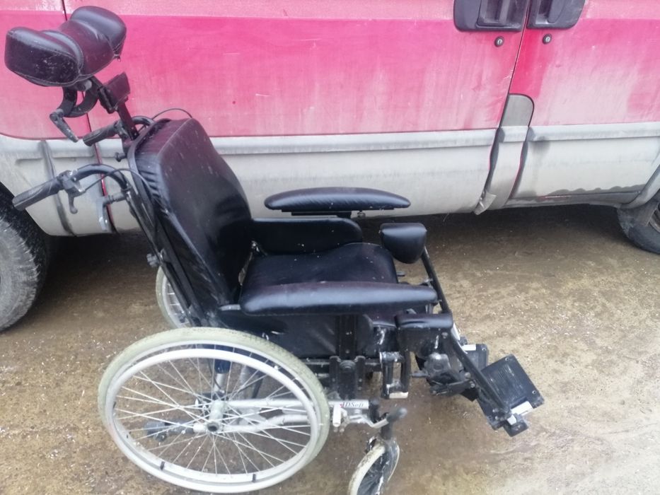 Carucior persoane cu dizabilitati stil fotoliu roti 28.