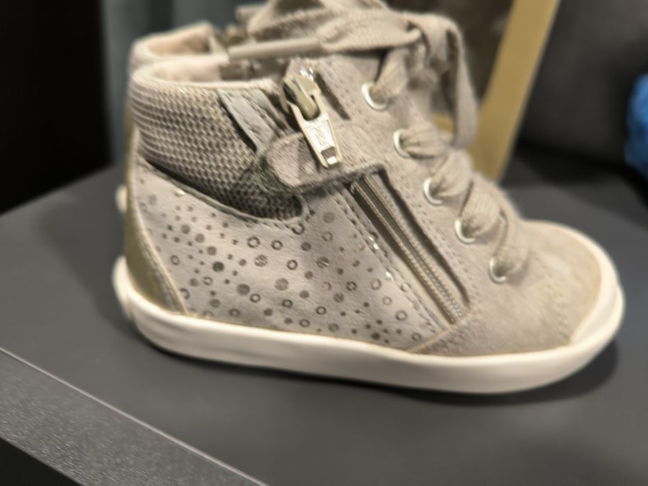 Маркови обувки за момиче 19-21 номер - Geox, Converse, Kickers, Apawwa