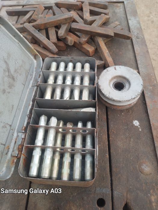 Vindem tot ce se vede cric.       De tonaj mare picioare pentr.  Soba