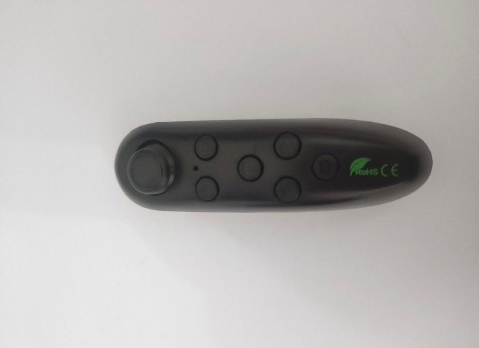 VR очки чёрного цвета