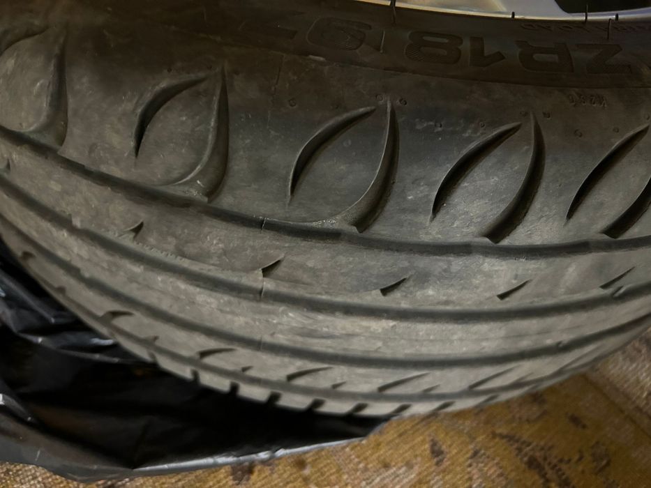 Jante originale audi cu anvelope vara aproae noi