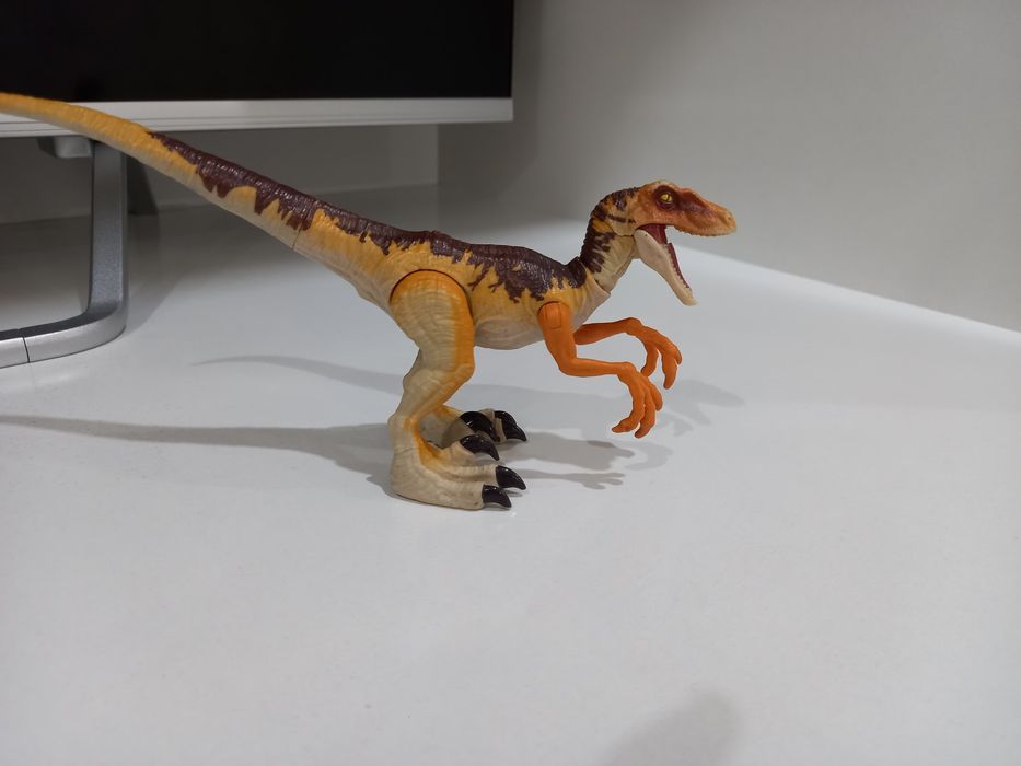 Продам фигурку динозавра