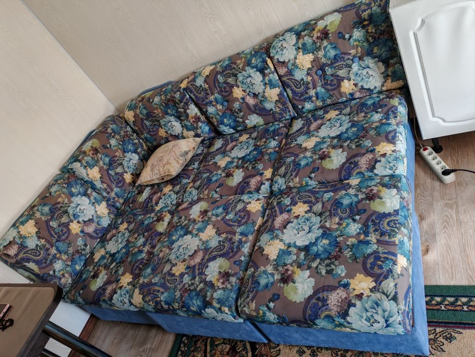 Продам диван 10000 тысяч