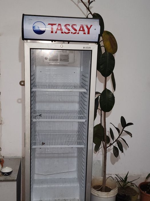 Витрины холодильник  сотилади