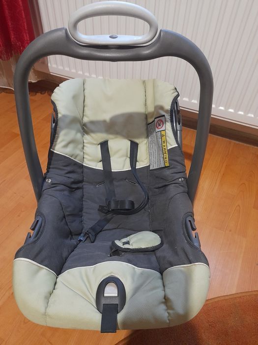 Vând urgent scaun Auto de copil