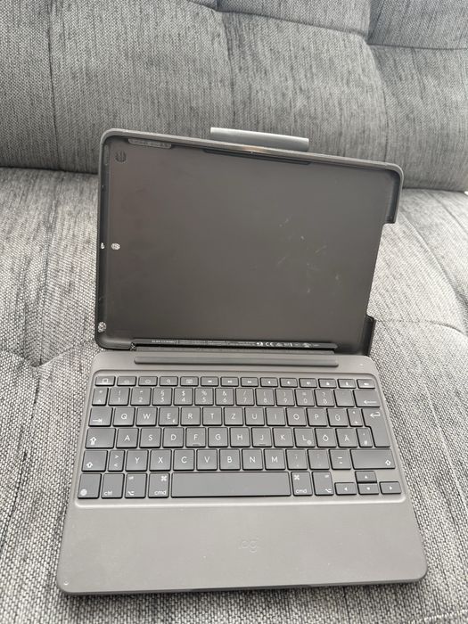 Logitech Slim Combo за IPad