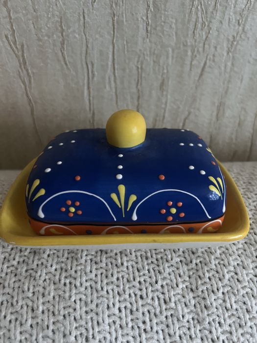Продаю подставку для ножей ,и хлебницу