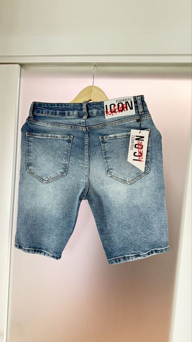 Къси дънкови панталонки DSQUARED2   4 модела с  етикети, пълни серии от 30ти до 40ти размер.Топ качество. Лятото започна, бързо ще свършат.Заповядайте