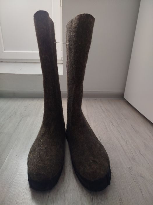 Продам валенки шерсть новые.