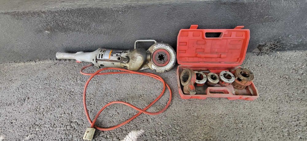 Ridgid 700 инструмент для нарезки резьбы на трубах! Клуппы!
