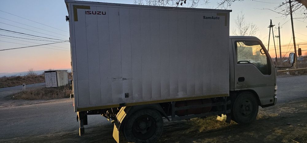 Isuzu sotiladi 2t