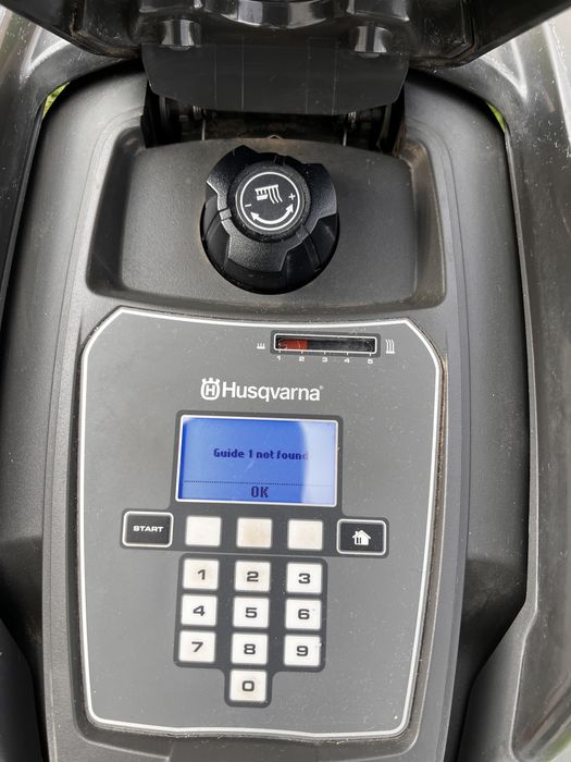 Robot tuns iarba în stare foarte bună cu acte