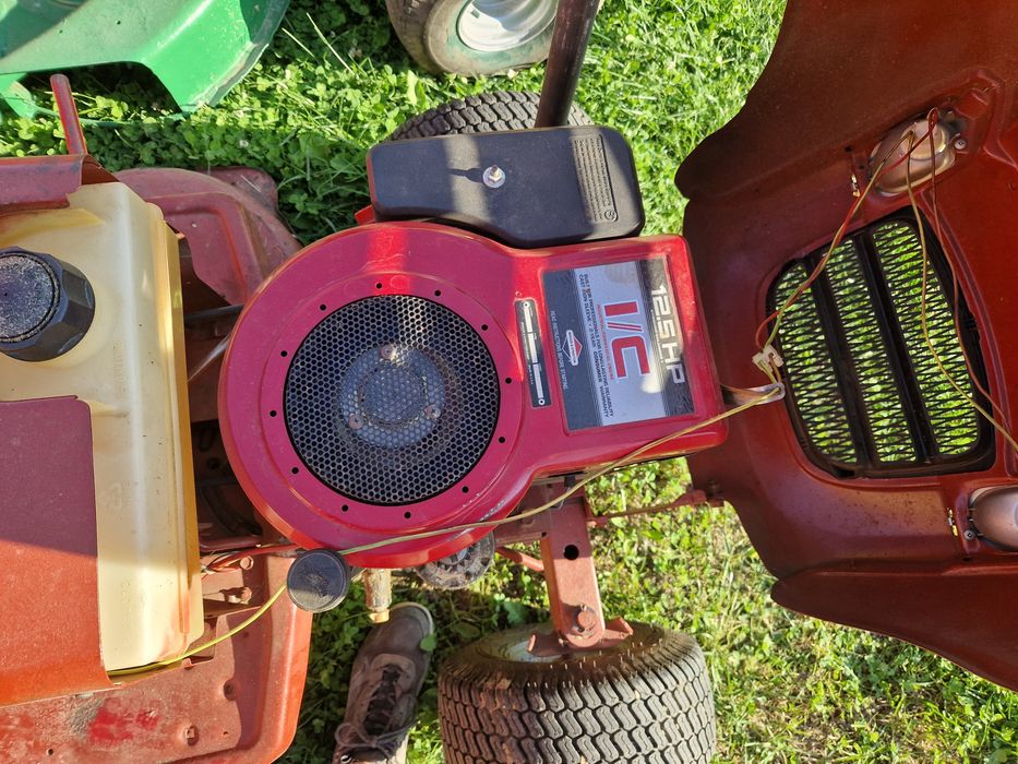 Vând tractoras Gazon/Iarbă