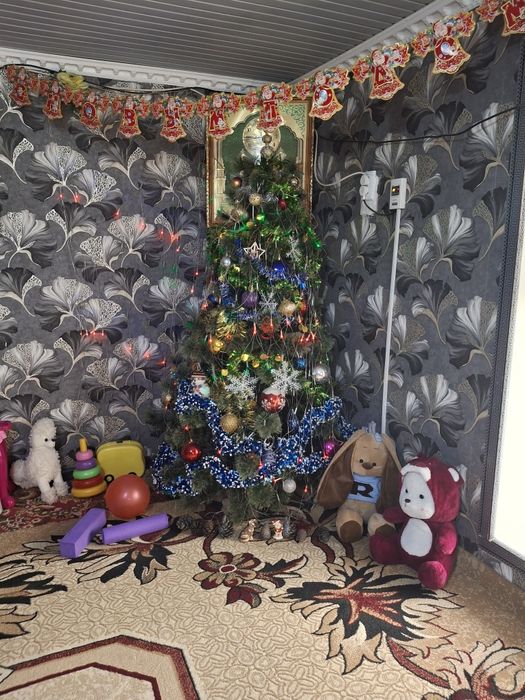 Продаётся Новогодняя ёлка