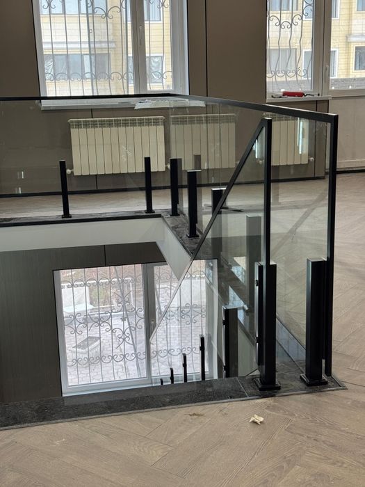 Стеклянный перила  перегородки витражи