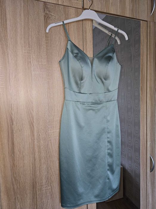 Официална зелена рокля