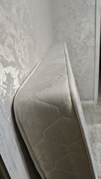 Продам беспружинный матрас б/у 140*200
