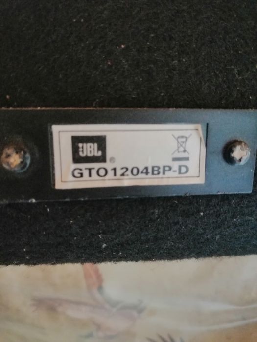 Бас каса  с усилвател  всичко заедно се продава