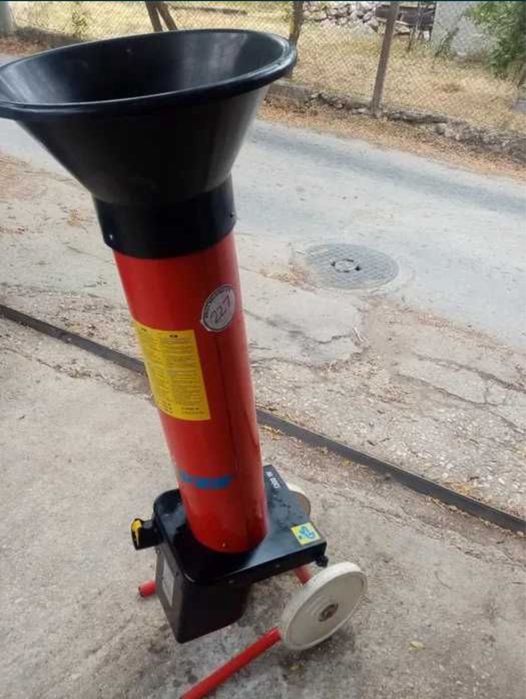 Мощна дробилка за клони внос от Англия 2800 вата